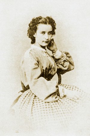 ella adaiewsky 01 450